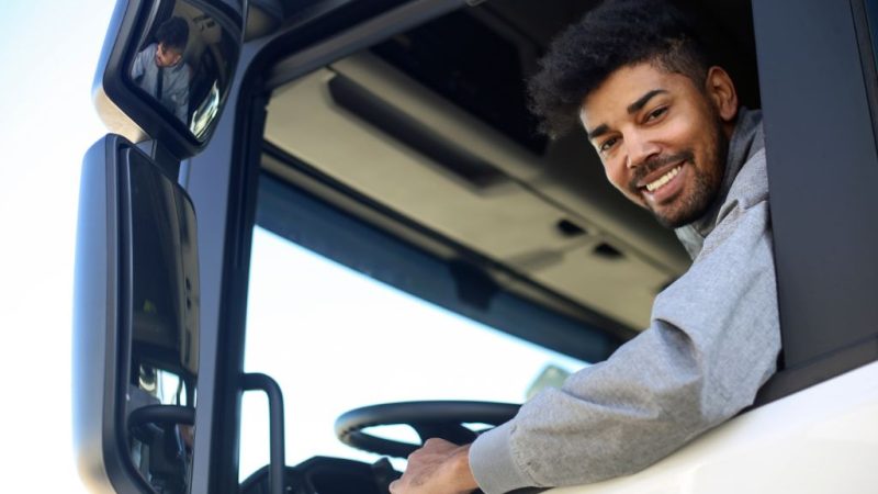 Devenir transporteur routier : une carrière lucrative pour gagner sa vie