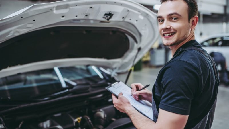 Tarif de dépannage auto électrique : Les coûts cachés à surveiller